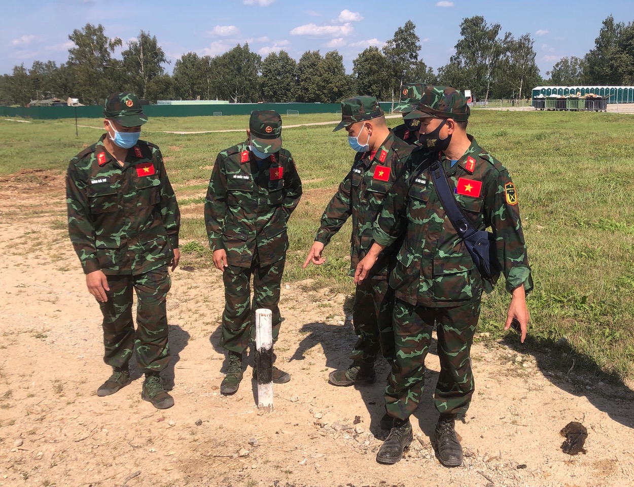 Bước chân trên đường đua tăng Alabino